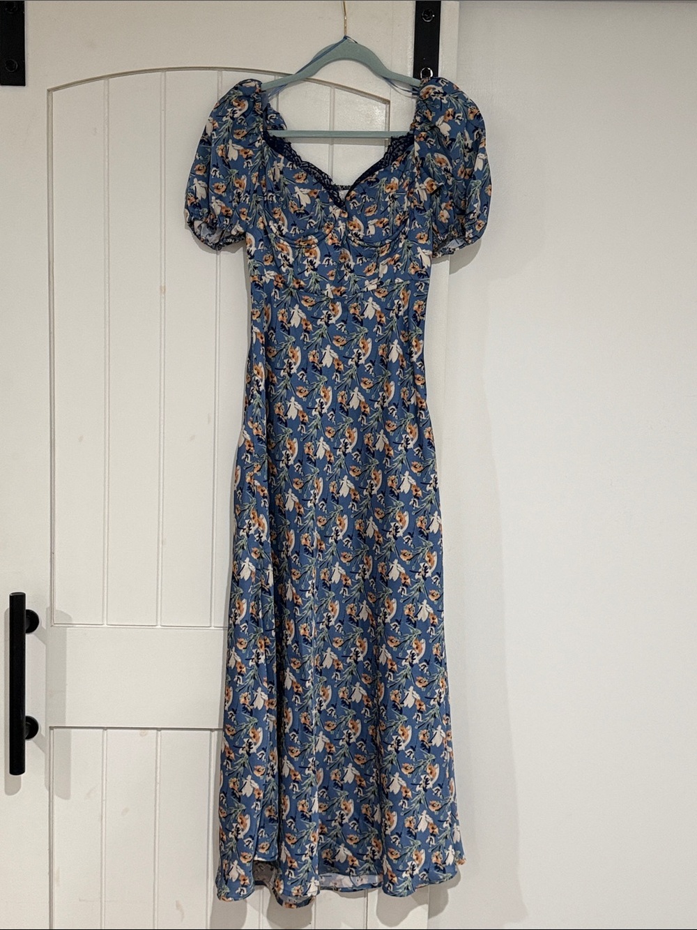 ASTR The Label Sylvie Puff Sleeve Blue Floral Maxi Dress - Picture 4 of 8